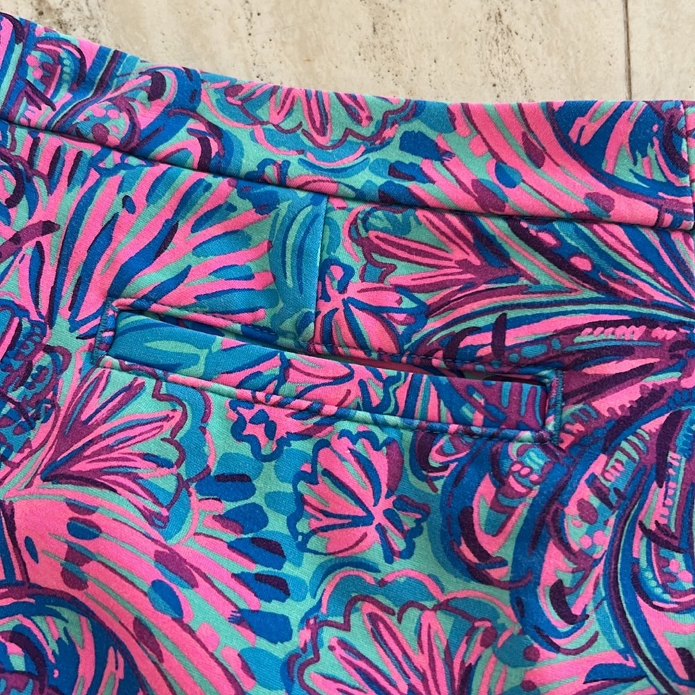 Lilly Pulitzer stretch shorts - Picture 6 of 8